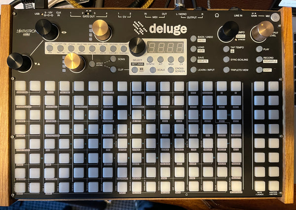 Synthstrom Deluge Sequencer, Sampler, Synthesizer, Groove box - used - UPGRADED OLED SCREEN